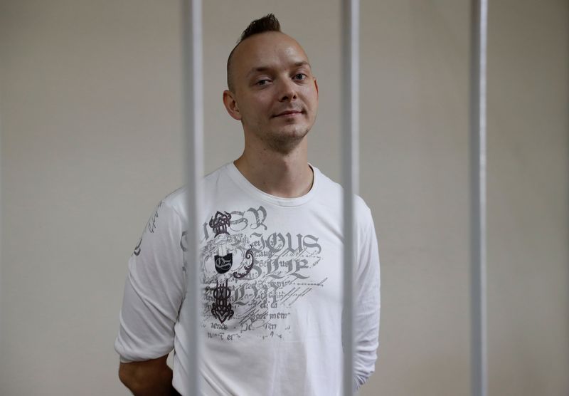 &copy; Reuters. FILE PHOTO: Ivan Safronov, a former journalist and an aide to the head of Russia's space agency Roscosmos who remains in custody on state treason charges, stands inside a defendants' cage as he attends a court hearing in Moscow, Russia September 2, 2020. 