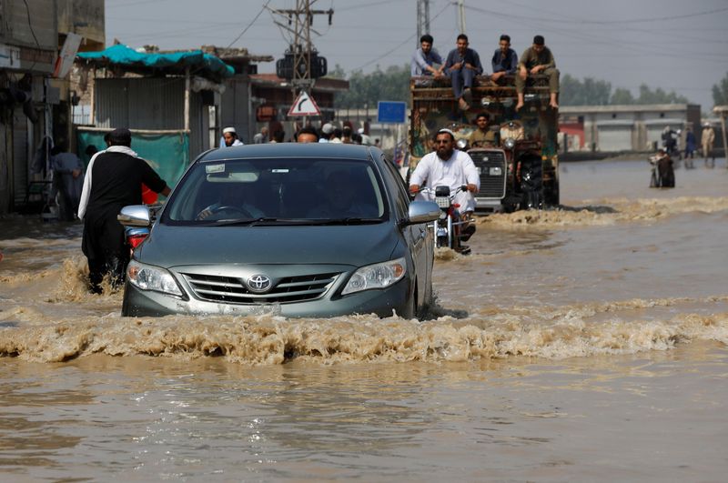 &copy; Reuters. Enchente em Nowshera, no Paquistão
 30/8/2022   REUTERS/Fayaz Aziz