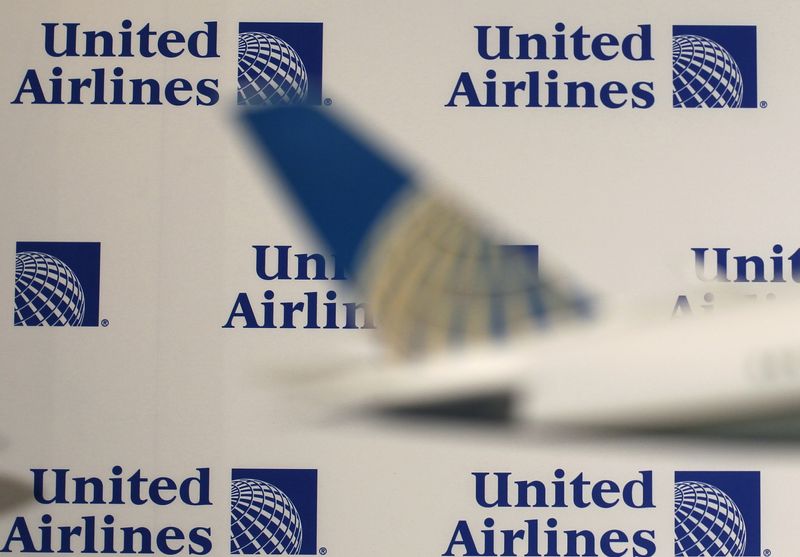&copy; Reuters. United Airlines et Emirates devraient annoncer dans les prochaines semaines un accord de partage de codes. /Photo d'archives/REUTERS/Shannon Stapleton