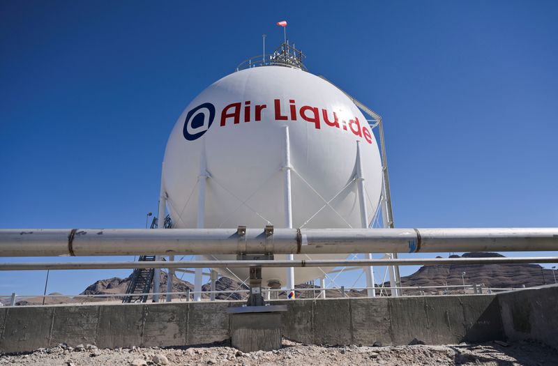 &copy; Reuters. FILE PHOTO: A sphere that stores liquid hydrogen seen during a tour as Air Liquide opens its North Las Vegas Hydrogen Production facility, supplying California's mobility market, in Las Vegas, Nevada, U.S., May 24, 2022.  REUTERS/Bridget Bennett
