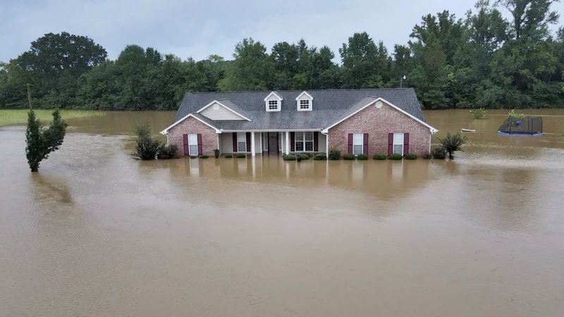 White House says it is ready to help on Mississippi water crisis