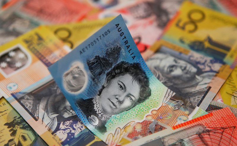 &copy; Reuters. FILE PHOTO: Australian dollars are seen in an illustration photo February 8, 2018. REUTERS/Daniel Munoz/File Photo