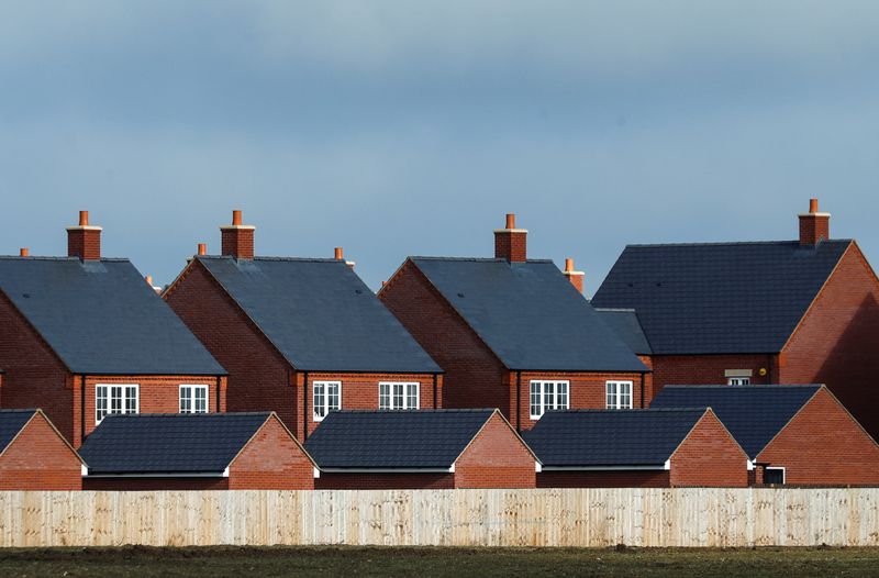 &copy; Reuters. FILE PHOTO: New residential homes are seen at a housing estate in Aylesbury, Britain, February 7, 2017.  REUTERS/Eddie Keogh/File Photo