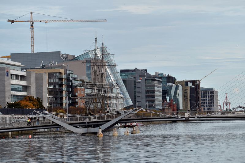 &copy; Reuters. FILE PHOTO: General view of the Irish Financial Services Centre (IFSC) in Dublin, Ireland, October 8, 2021. REUTERS/Clodagh Kilcoyne/File Photo