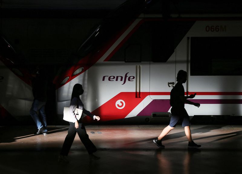 &copy; Reuters. Passengers walk on a platform at Atocha railway station, as Spain is to provide a free transport scheme to reduce living costs from September, in Madrid, Spain, August 31, 2022. REUTERS/Isabel Infantes