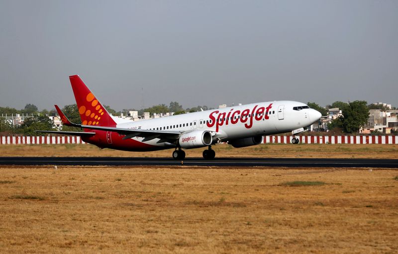 &copy; Reuters. FILE PHOTO: A SpiceJet passenger Boeing 737-800 aircraft takes off from Sardar Vallabhbhai Patel international airport in Ahmedabad, India May 19, 2016. REUTERS/Amit Dave