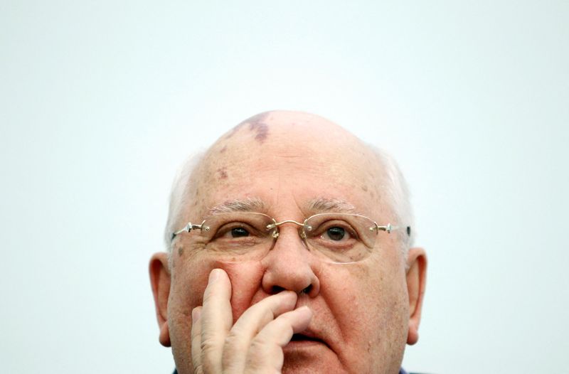 Pope Francis praises Gorbachev as far-sighted statesman