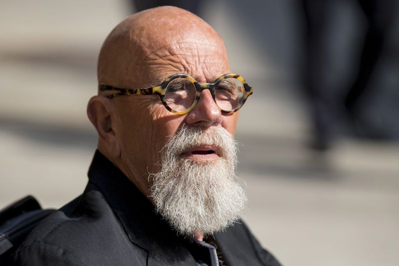 &copy; Reuters. FILE PHOTO: Artist and photographer Chuck Close arrives for "The Late Show with Stephen Colbert" at the Ed Sullivan Theater in Manhattan, New York, September 8, 2015. REUTERS/Brendan McDermid