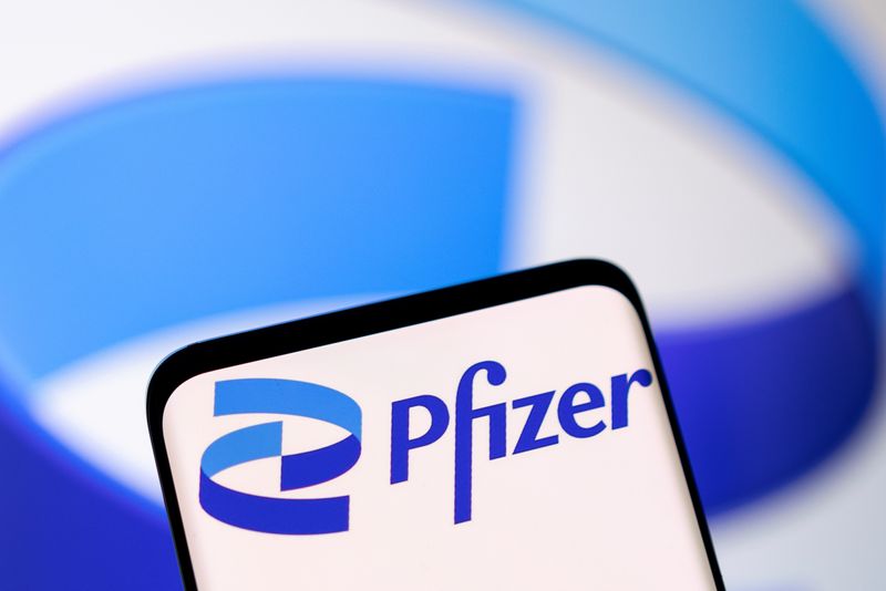 © Reuters. FILE PHOTO: Pfizer logo is seen in this illustration taken, May 1, 2022. REUTERS/Dado Ruvic/Illustration