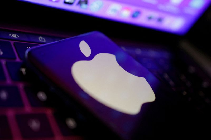 &copy; Reuters. FILE PHOTO: Apple logo is seen in this illustration taken, August 22, 2022. REUTERS/Dado Ruvic/Illustration/File Photo
