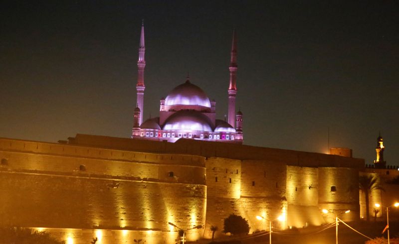 &copy; Reuters. قلعة صلاح الدين بالقاهرة مزينة بالأضواء خلال افتتاح لدورة سابقة لمهرجان القلعة للموسيقى والغناء في صورة من أرشيف رويترز.