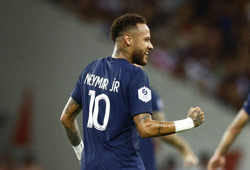 &copy; Reuters. Neymar comemora o primeiro gol do PSG contra o Toulouse. REUTERS/Stephane Mahe