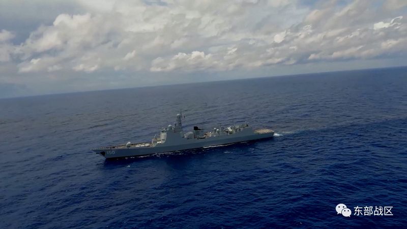 &copy; Reuters. FILE PHOTO: A Navy Force destroyer under the Eastern Theatre Command of China's People's Liberation Army (PLA) takes part in military exercises in the waters around Taiwan, at an undisclosed location August 8, 2022 in this handout picture released on Augu