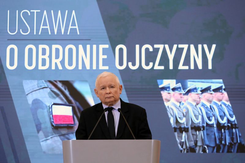 &copy; Reuters. FOTO DE ARCHIVO: El vice primer ministro polaco Jaroslaw Kaczynski habla durante una rueda de prensa en Varsovia, Polonia, el 22 de febrero de 2022. Maciek Jazwiecki/Agencja Wyborcza.pl vía REUTERS/File Photo