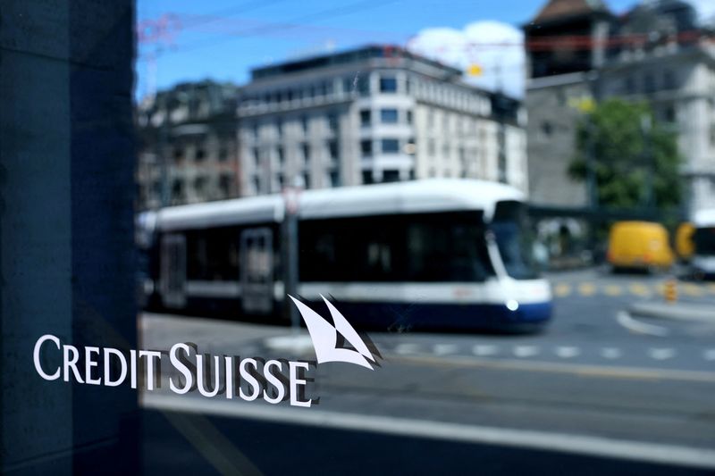 &copy; Reuters. FILE PHOTO: A logo is pictured on the Credit Suisse bank in Geneva, Switzerland, June 9, 2022. REUTERS/Denis Balibouse