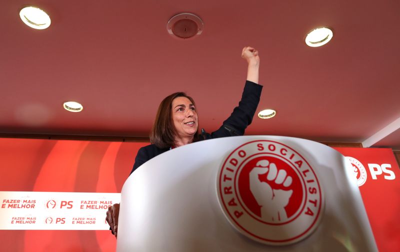 © Reuters. FILE PHOTO: Deputy Secretary General of the Socialist Party (PS) Ana Catarina Mendes celebrates the result in the general election in Lisbon, Portugal, October 6, 2019. REUTERS/Jon Nazca