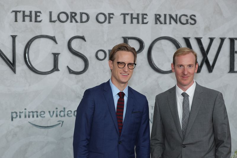 &copy; Reuters. Os showrunners John D. Payne e Patrick McKay na estreia global da série "O Senhor dos Anéis: Os Anéis do Poder" em Londres. 30 Ago, 2022. REUTERS/May James