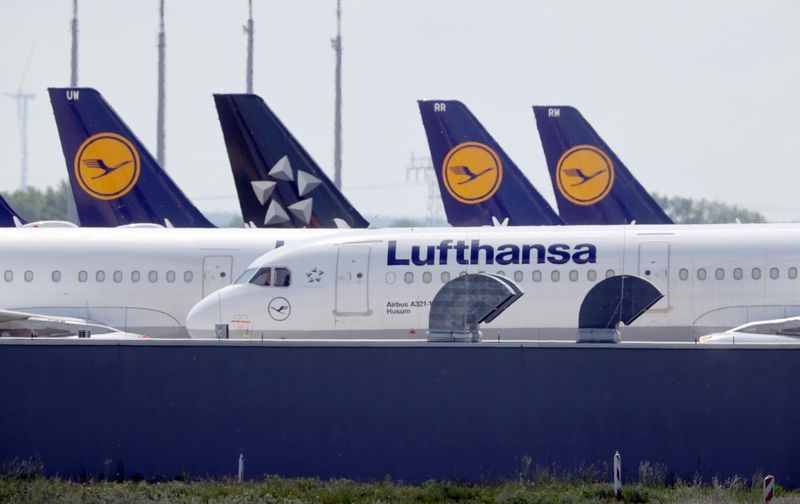 &copy; Reuters. Airplanes of German carrier Lufthansa are parked at the Berlin Schoenefeld airport, amid the spread of the coronavirus disease (COVID-19) in Schoenefeld, Germany, May 26, 2020. REUTERS/Fabrizio Bensch