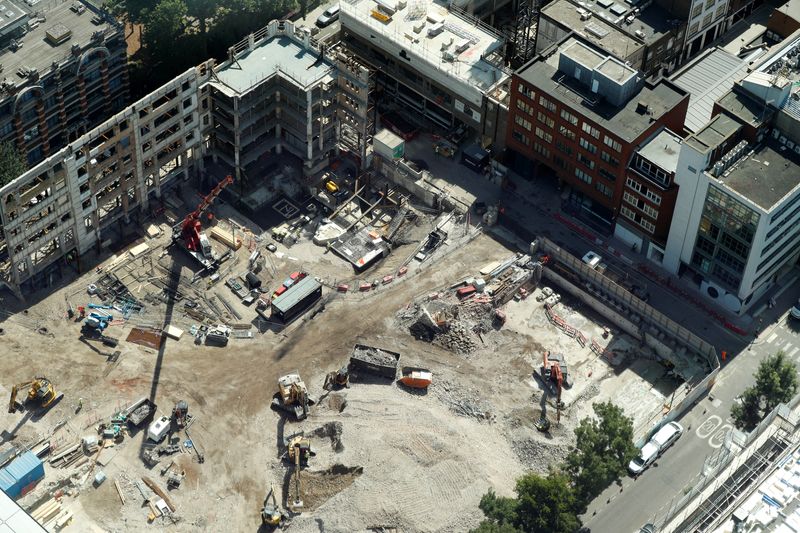 &copy; Reuters. FILE PHOTO: Construction work is carried out at a site in central London, Britain July 7, 2017. REUTERS/John Sibley
