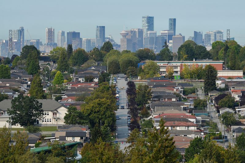 &copy; Reuters. FILE PHOTO: Single family homes are seen against the skyline of Vancouver, British Columbia, Canada September 30, 2020. REUTERS/Jennifer Gauthier/File Photo