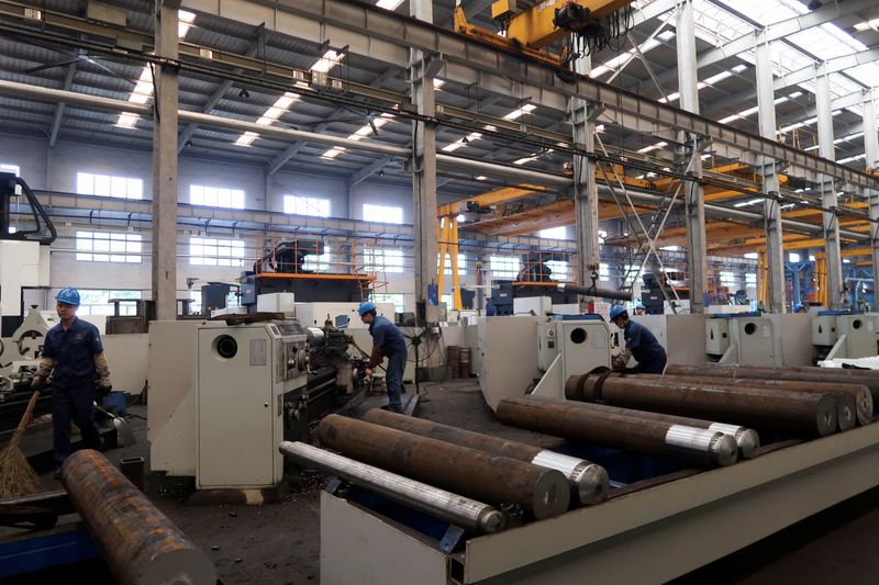 &copy; Reuters. FILE PHOTO: Employees work on the production line at Jingjin filter press factory in Dezhou, Shandong province, China August 25, 2022. REUTERS/Siyi Liu