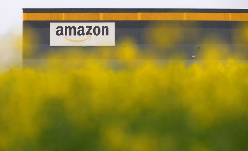 Amazon staff at UK warehouse 'ready to strike' over pay, says union