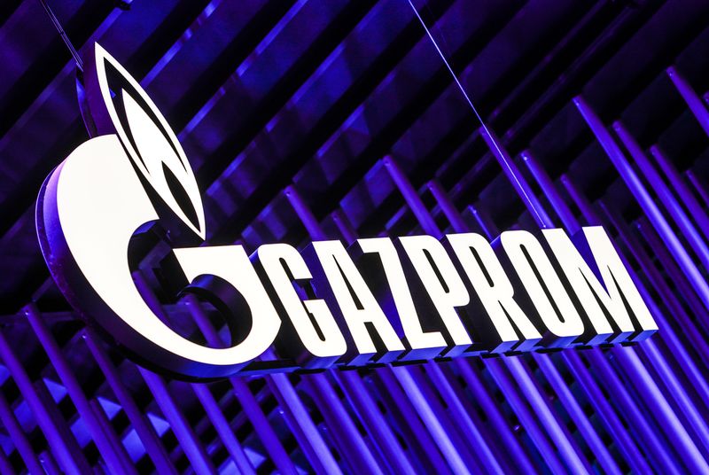 © Reuters. FILE PHOTO: The logo of Gazprom company is seen at the St. Petersburg International Economic Forum (SPIEF) in Saint Petersburg, Russia June 15, 2022. REUTERS/Maxim Shemetov