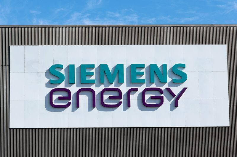 &copy; Reuters. FILE PHOTO: A logo is seen at Siemens Energy's site on the day of German Chancellor OIaf Scholz's visit, in Muelheim an der Ruhr, Germany, August 3, 2022. REUTERS/Wolfgang Rattay