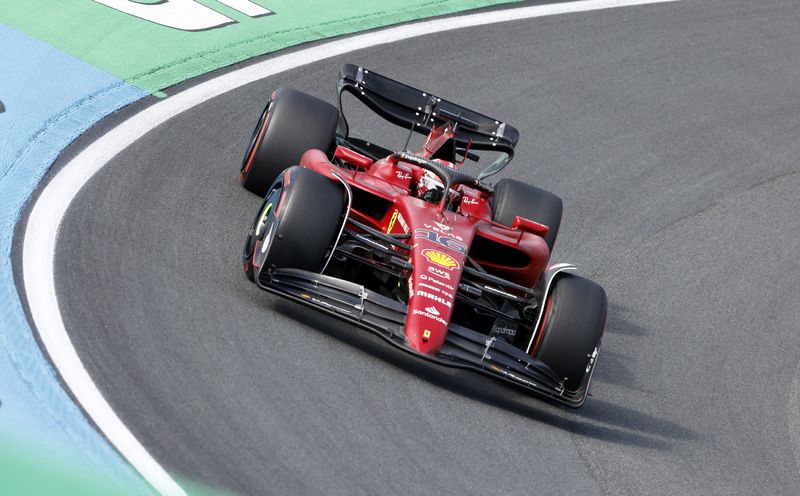 &copy; Reuters. O piloto Charles Leclerc, da Ferrari, em ação durante os treinos para o Grande Prêmio da Holanda.REUTERS/Yves Herman