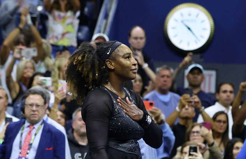 © Reuters. Flushing Meadows, Nueva York, EEUU, 2 de septiembre del 2022  Serena Williams reacciona tras perder la tercera ronda contra la australiana Ajla Tomljanovic REUTERS/Mike Segar
