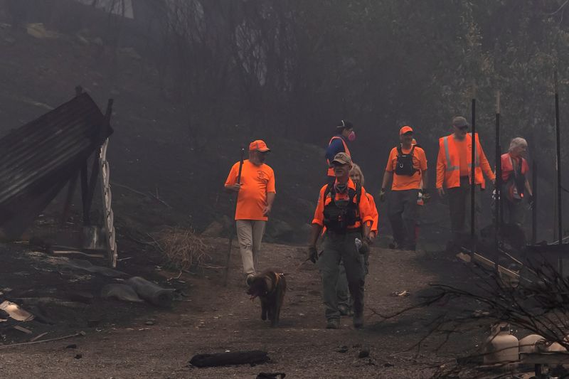 Fast-moving California wildfire prompts evacuations of thousands of residents