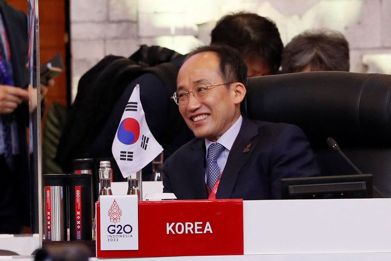 &copy; Reuters. وزير المالية الكوري الجنوبي تشو كيونج هو يشارك في اجتماع وزراء المالية ومحافظي البنوك المركزية في دول مجموعة العشرين بمنتجع بالي الإندونيس