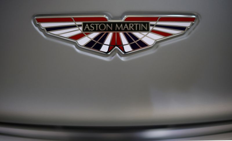 &copy; Reuters. FILE PHOTO: The Aston Martin logo is seen on a V12 Vantage car at the company’s factory in Gaydon, Britain, March 16, 2022. REUTERS/Phil Noble