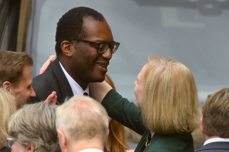 &copy; Reuters. FILE PHOTO: British Foreign Secretary and Conservative leadership candidate Liz Truss greets British Secretary of State for Business, Energy and Industrial Strategy Kwasi Kwarteng near the houses of Parliament, in London, Britain, July 20, 2022. REUTERS/T