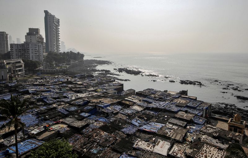 &copy; Reuters. FILE PHOTO: A view of a slum is seen along a seashore in Mumbai, India, November 28, 2019. Picture taken November 28, 2019. REUTERS/Prashant Waydande/File Photo