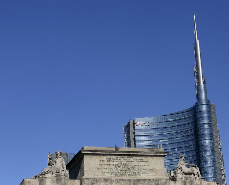 &copy; Reuters. FILE PHOTO: The headquarters of UniCredit in downtown Milan, Italy, February 4, 2016. Picture taken on February 4, 2016. REUTERS/Stefano Rellandini
