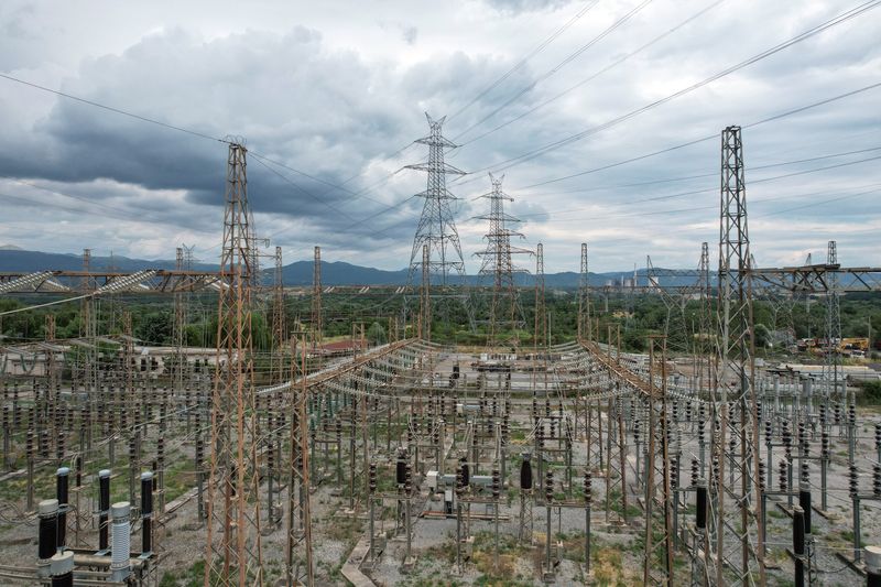 &copy; Reuters. FILE PHOTO: A high-voltage power station is seen near the open-pit mine field of Megalopolis, Greece June 9, 2022. Picture taken with a drone. REUTERS/Vassilis Triandafyllou