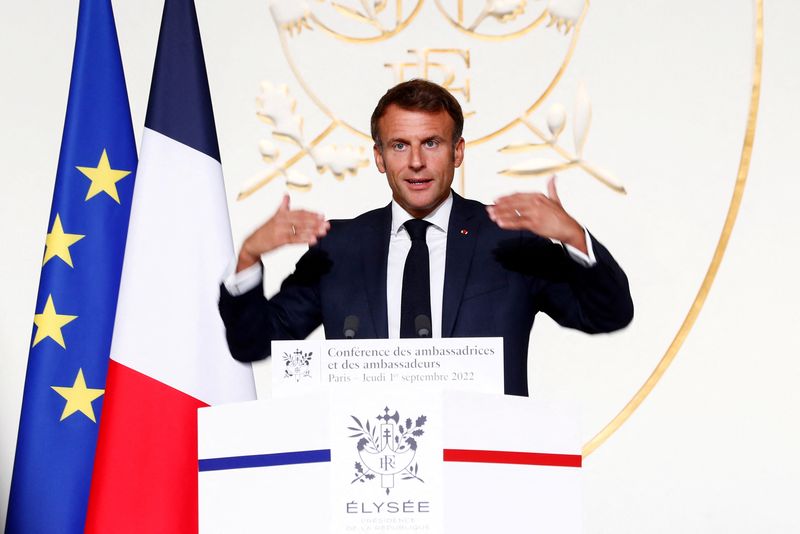 &copy; Reuters. الرئيس الفرنسي إيمانويل ماكرون يلقي كلمة في قصر الإليزيه بباريس في الأول من سبتمبر أيلول 2022. صورة لرويترز من ممثل لوكالات الأنباء.