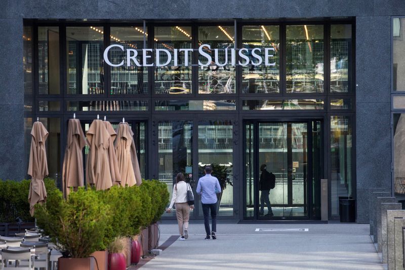 &copy; Reuters. FILE PHOTO: The logo of Swiss bank Credit Suisse is seen at an office building in Zurich, Switzerland September 2, 2022. REUTERS/Arnd Wiegmann