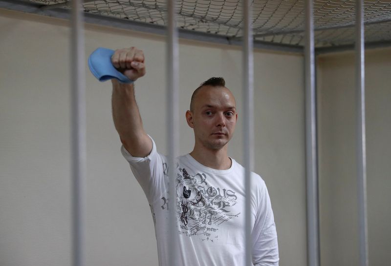 &copy; Reuters. Ex-jornalista russo Ivan Safronov em cela durante audiência em tribunal de Moscou
02/09/2020
REUTERS/Evgenia Novozhenina