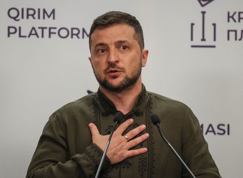 &copy; Reuters. Foto de archivo del Presidente ucraniano Volodimir Zelenski en una rueda de prensa en Kiev 
Ago 23, 2022.REUTERS/Gleb Garanich