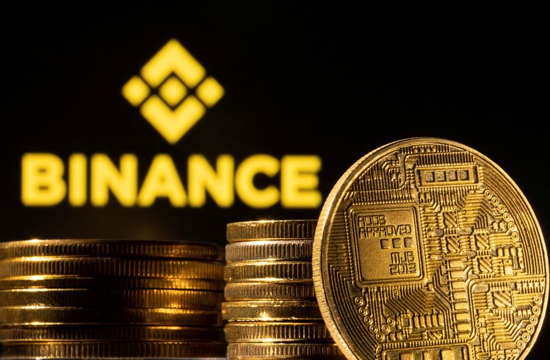 &copy; Reuters. FILE PHOTO: A representation of cryptocurrency is seen in front of Binance logo in this illustration taken, March 4, 2022. REUTERS/Dado Ruvic/Illustration/File Photo