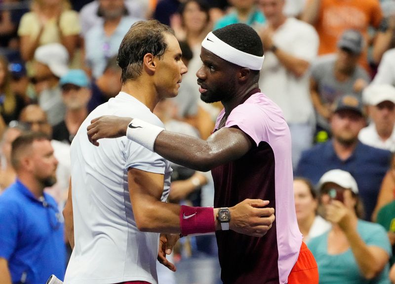 &copy; Reuters. O espanhol Rafael Nadal cumprimenta o norte-americano Frances Tiafoe após partida do Aberto dos EUA. Crédito: Robert Deutsch-USA TODAY Sports