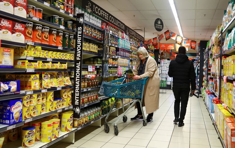 &copy; Reuters. FILE PHOTO: A woman uses a trolley as she shops at a grocery store in East London, in the Eastern Cape province, South Africa, July 7, 2022. REUTERS/Siphiwe Sibeko