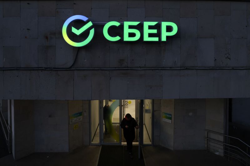 &copy; Reuters. The logo is on display in an office of Sberbank in Saint Petersburg, Russia April 19, 2022.  Reuters/Reuters Photographer/File Photo