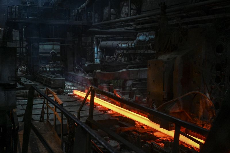&copy; Reuters. FILE PHOTO: Steel in seen at a rolling mill facility of the Electrometallurgical Works Dniprospetsstal, as Russia’s attack on Ukraine continues, in Zaporizhzhia, Ukraine July 14, 2022. REUTERS/Dmytro Smolienko