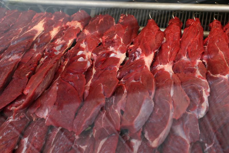 &copy; Reuters. Carne bovina em açougue do Brasil. REUTERS/Amanda Perobelli