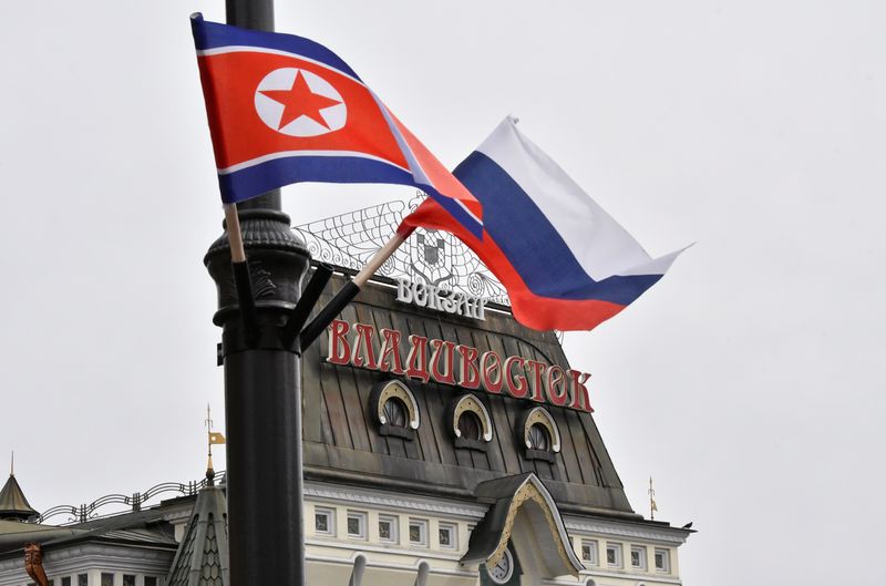 © Reuters. FILE PHOTO: State flags of Russia and North Korea fly in a street near a railway station during the visit of North Korea's leader Kim Jong Un to Vladivostok, Russia April 25, 2019. REUTERS/Yuri Maltsev