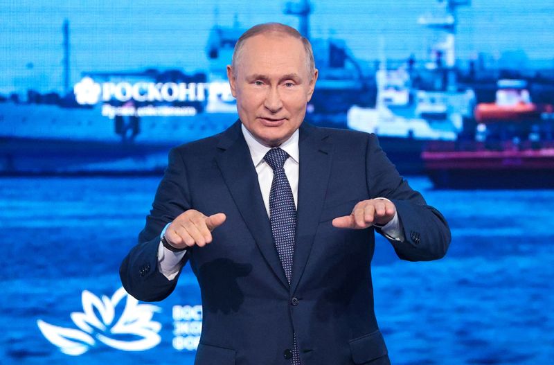 &copy; Reuters. Russian President Vladimir Putin attends the plenary session of the 2022 Eastern Economic Forum (EEF) in Vladivostok, Russia September 7, 2022. Sergey Bobylev/TASS Host Photo Agency/Handout via REUTERS