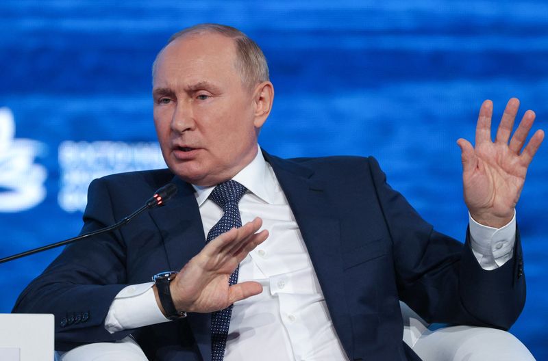 &copy; Reuters. Russian President Vladimir Putin gestures during the plenary session of the 2022 Eastern Economic Forum (EEF) in Vladivostok, Russia September 7, 2022. Sergey Bobylev/TASS Host Photo Agency/Handout via REUTERS ATTENTION EDITORS - THIS IMAGE HAS BEEN SUPPL